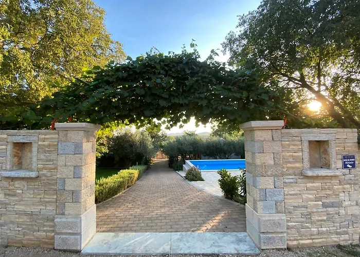 Stone Holiday Homes Stankovci With Pool And Mediterranean Gardens