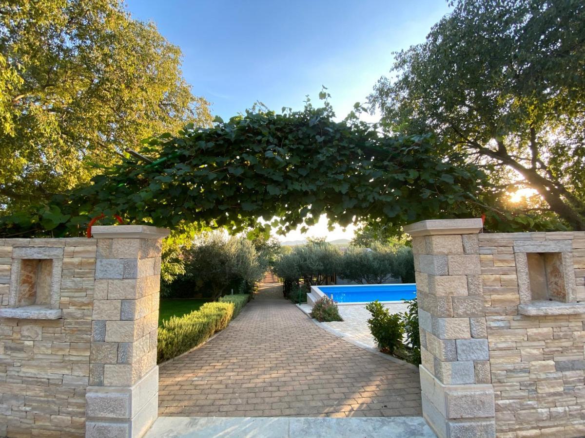 Stone Homes Stankovci With Pool And Mediterranean Gardens *