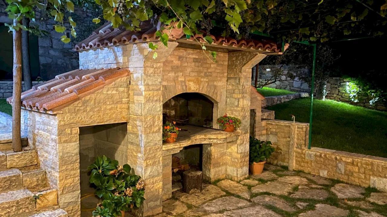 Stone Homes Stankovci With Pool And Mediterranean Gardens Villa *